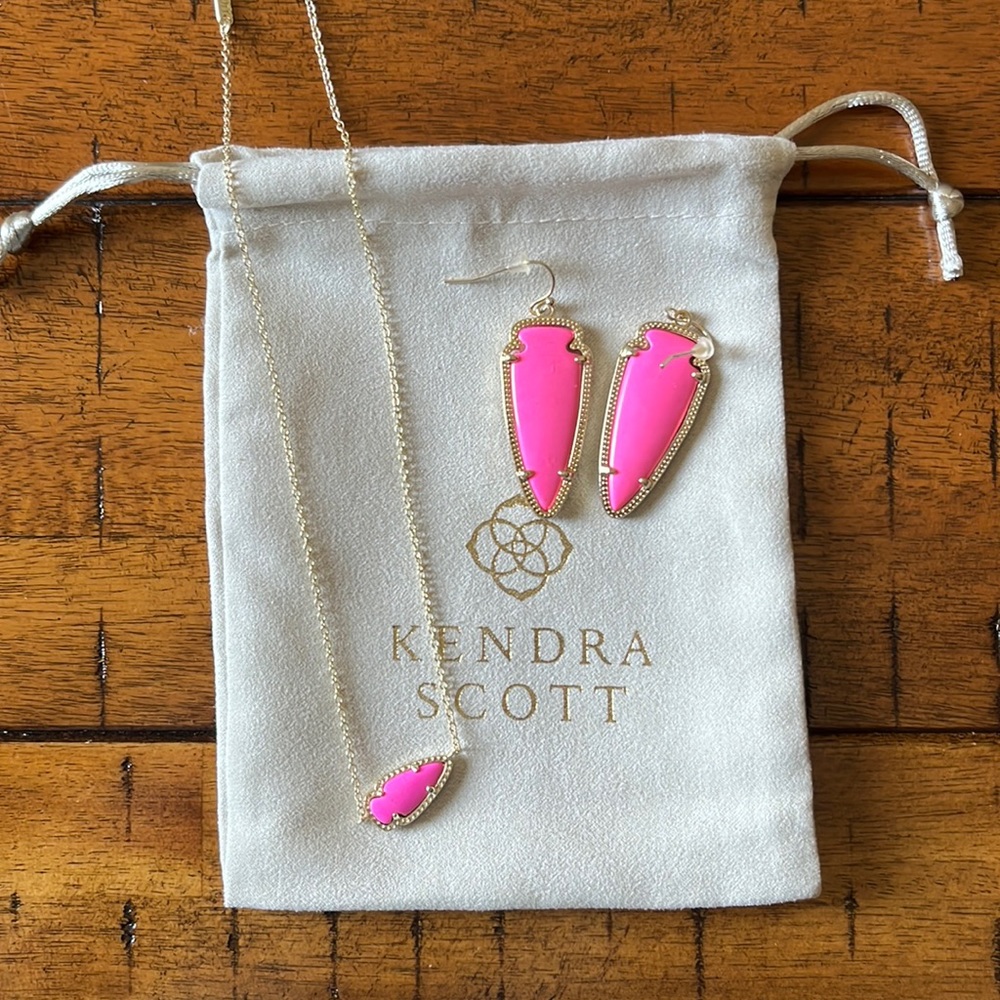 Kendra Scott Arrowhead earring and necklace set